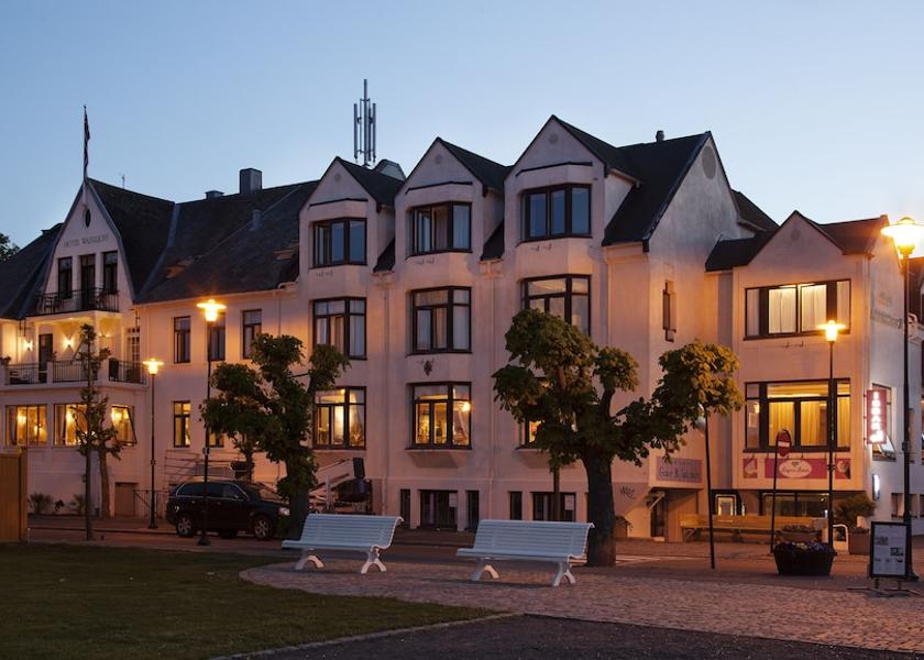 Front of property - evening/night