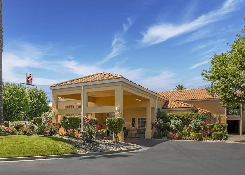 California Dixon Exterior Detail