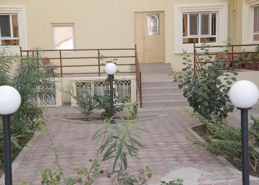  Nizwa Courtyard