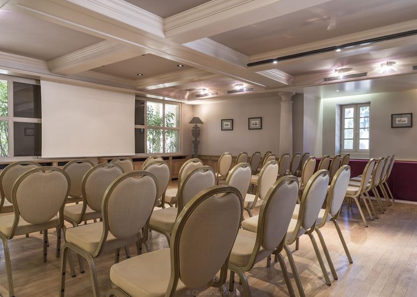 Occitanie Villeneuve-les-Avignon Meeting facility