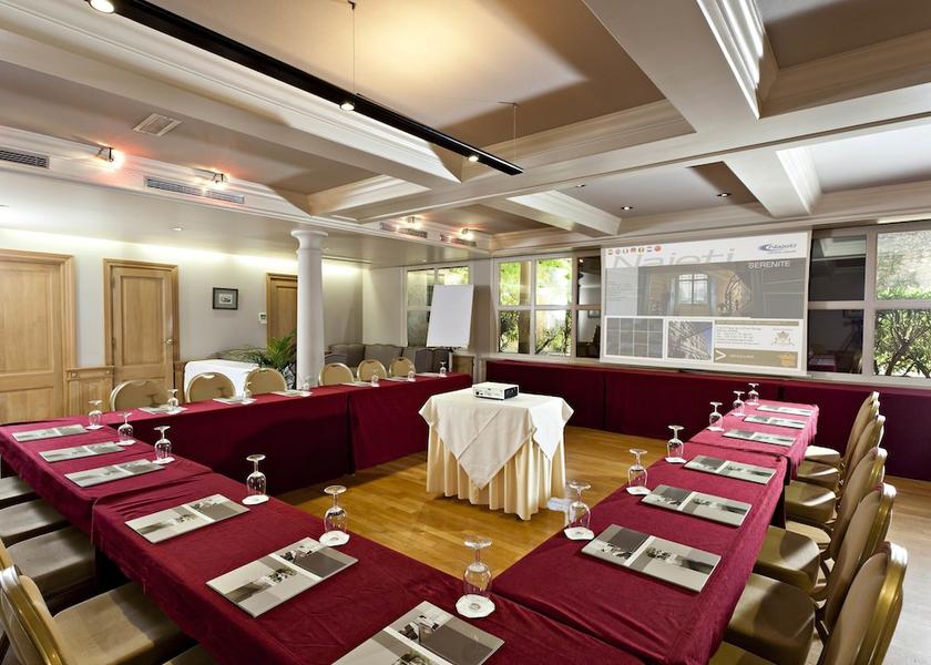 Occitanie Villeneuve-les-Avignon Meeting Room