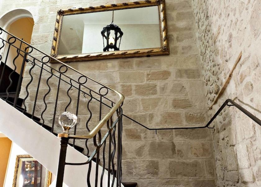 Occitanie Villeneuve-les-Avignon Interior entrance