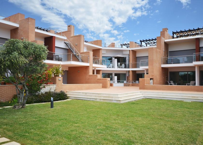 Faro Loulé Front of property