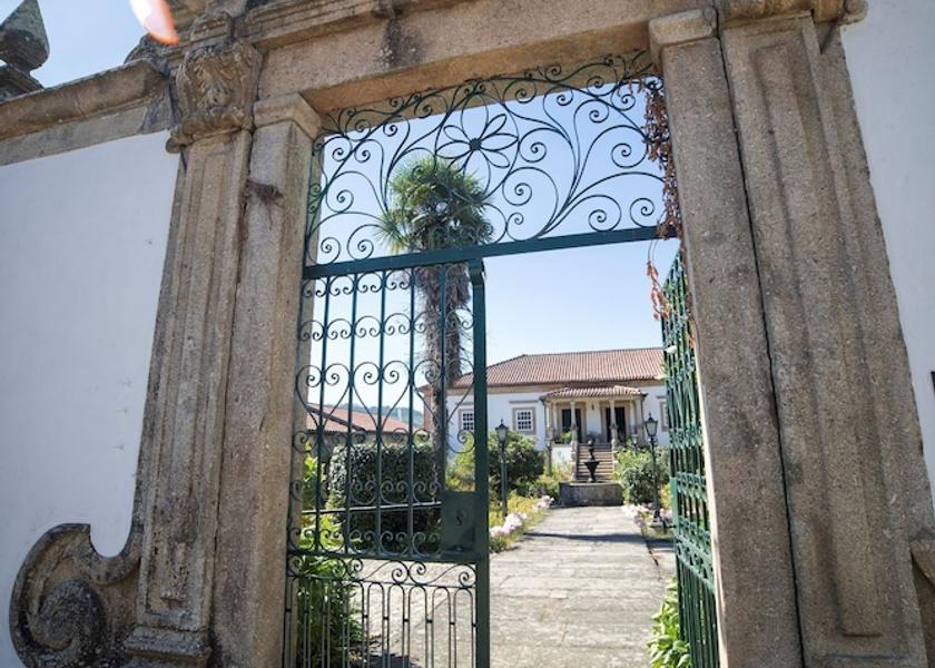 Braga Barcelos Front of property