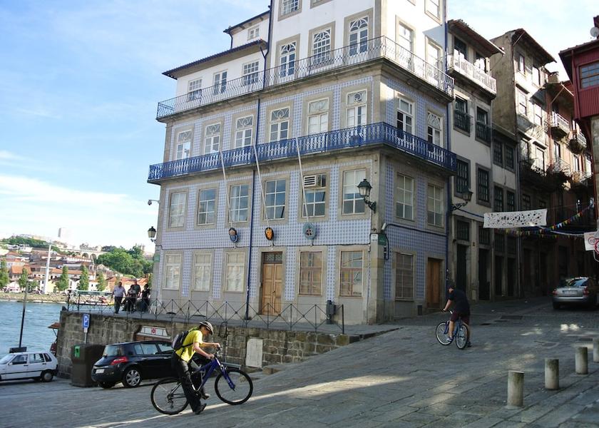 Porto Porto Entrance