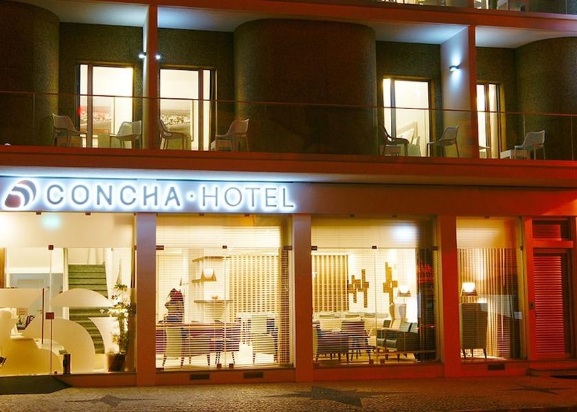 Leiria Alcobaça Front of property - evening/night