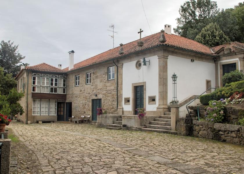 Vila Real Chaves Front of property
