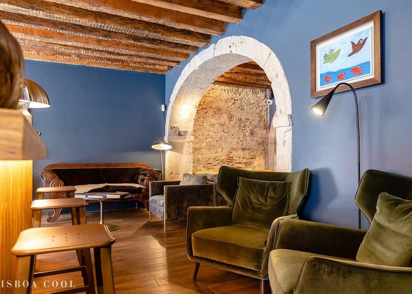  Lisbon Lounge