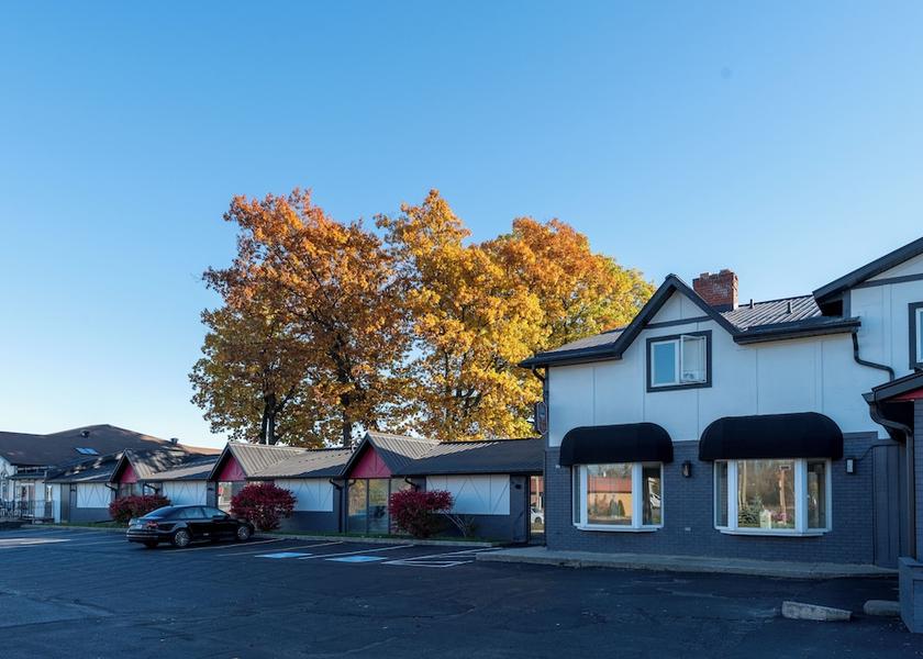 Ontario Gananoque Front of property