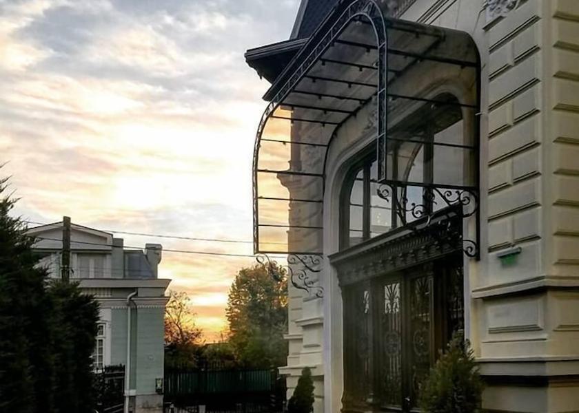  Craiova Exterior Detail