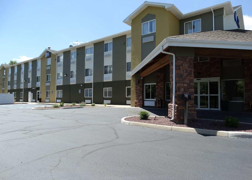 Michigan DeWitt Exterior Detail