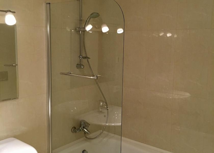  Bucharest Bathroom