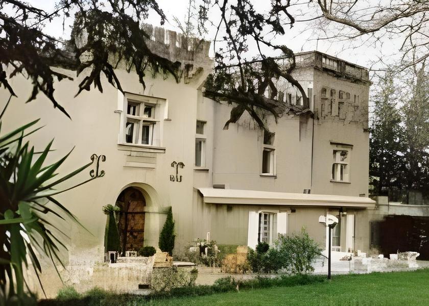 Occitanie Bagnols-sur-Ceze Hotel Exterior