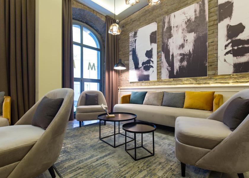  Belgrade shared lounge/tv area