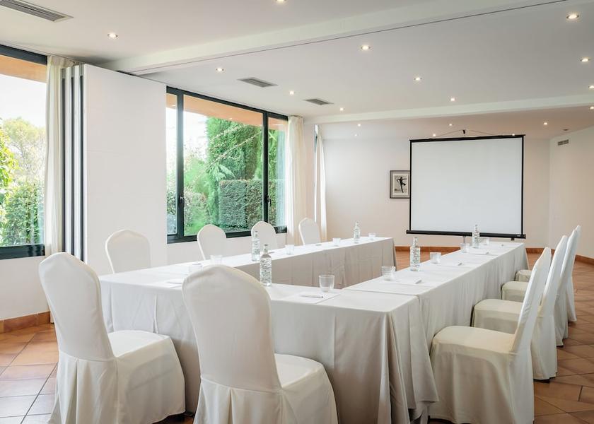 Catalonia Navata Meeting Room