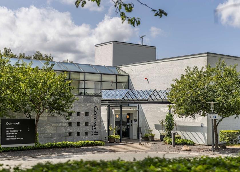 Hovedstaden Holte Facade