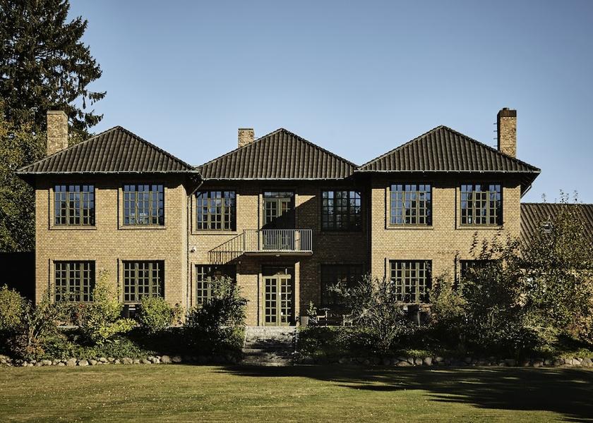 Hovedstaden Holte Exterior Detail