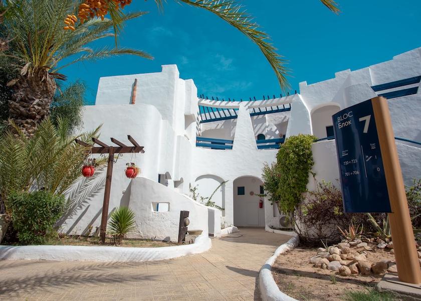  Midoun Exterior Detail