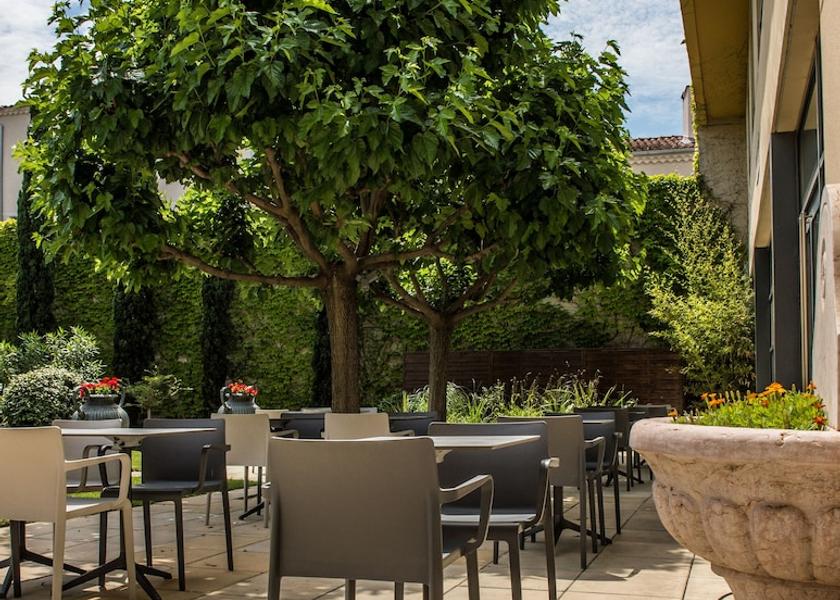 Provence-Alpes-Côte d'Azur Avignon Outdoor dining