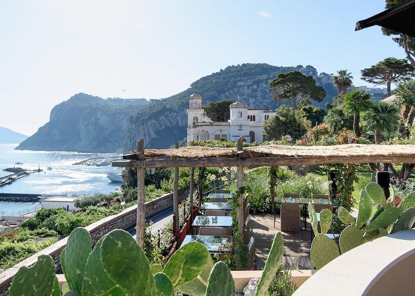 Campania Capri Front of property