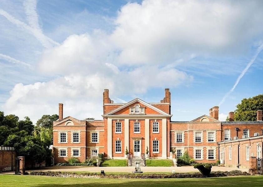 England Hook Facade