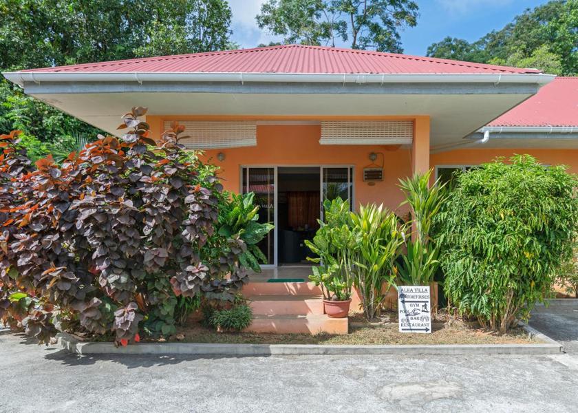  Mahé Island Hotel Exterior