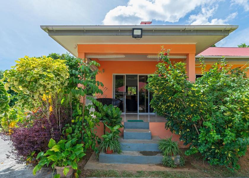  Mahé Island Hotel Exterior