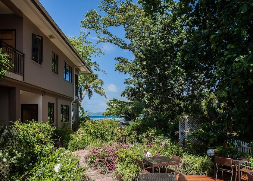  La Digue Courtyard