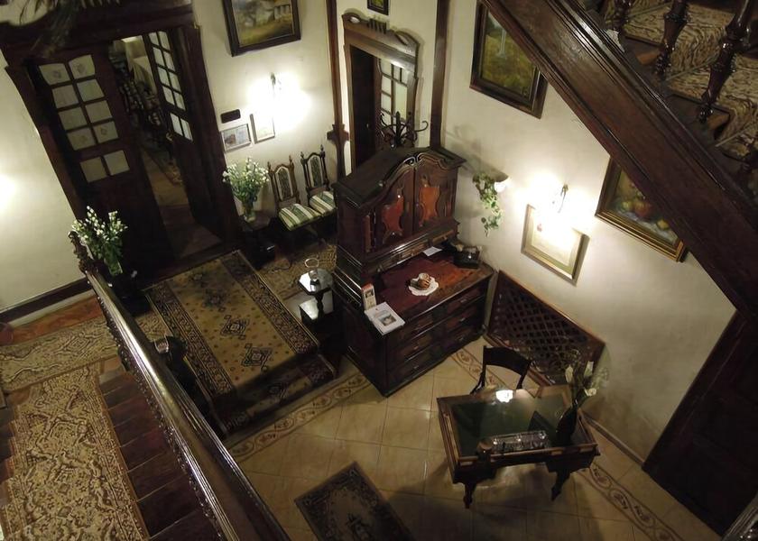  Nitra Interior Entrance