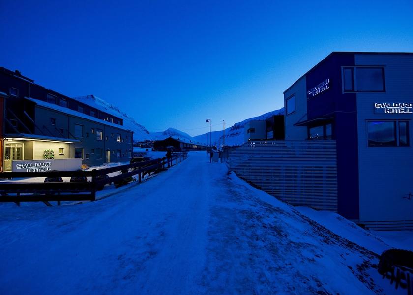  Longyearbyen Front of property - evening/night