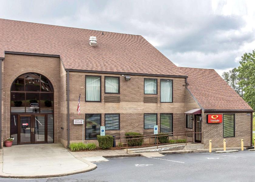 North Carolina Southern Pines Hotel Exterior
