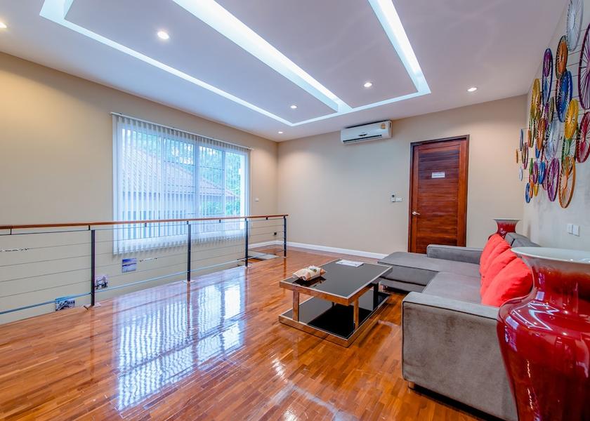 Chiang Mai Province San Sai Interior Entrance