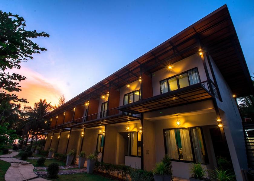 Satun Province La-ngu Front of property - evening/night
