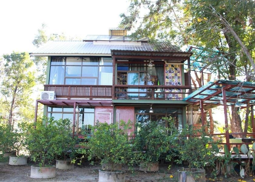 Chiang Mai Province San Kamphaeng Facade