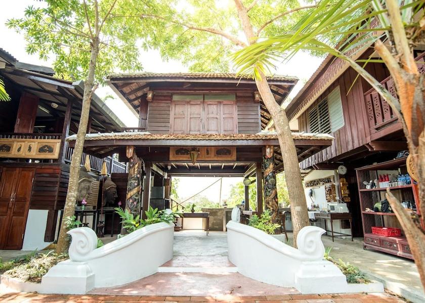 Chiang Mai Province San Kamphaeng Exterior Detail