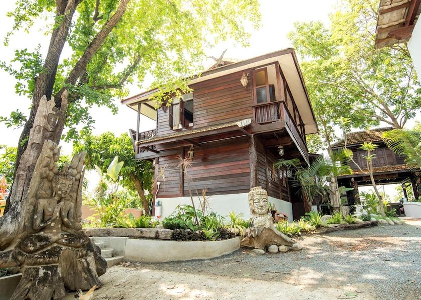 Chiang Mai Province San Kamphaeng Exterior Detail