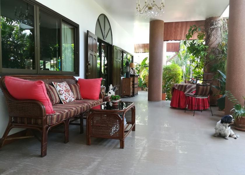 Chiang Mai Province Saraphi Lobby sitting area
