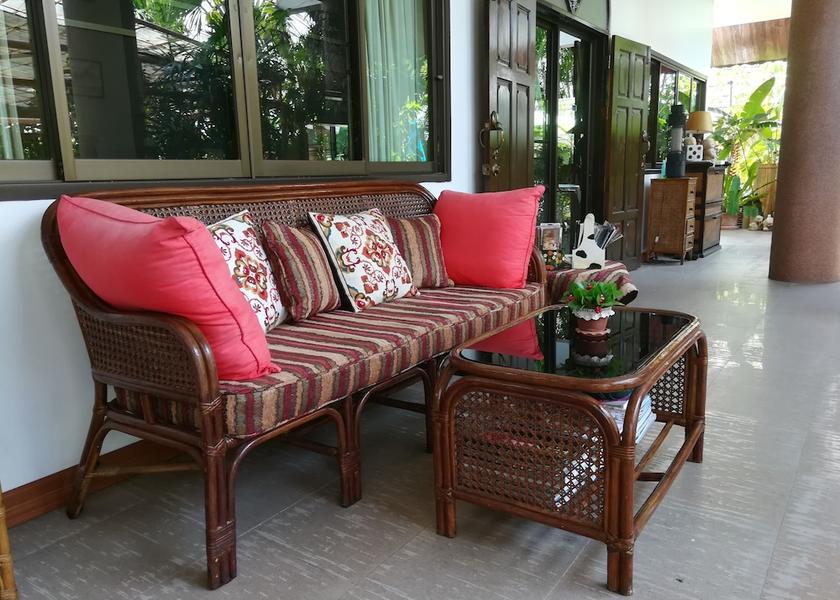 Chiang Mai Province Saraphi Lobby sitting area
