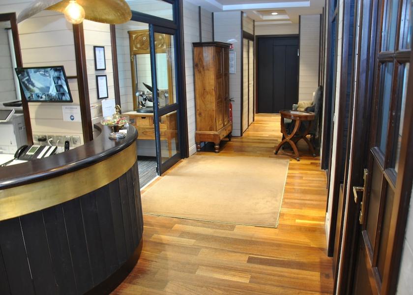 Brittany Saint-Malo Lobby