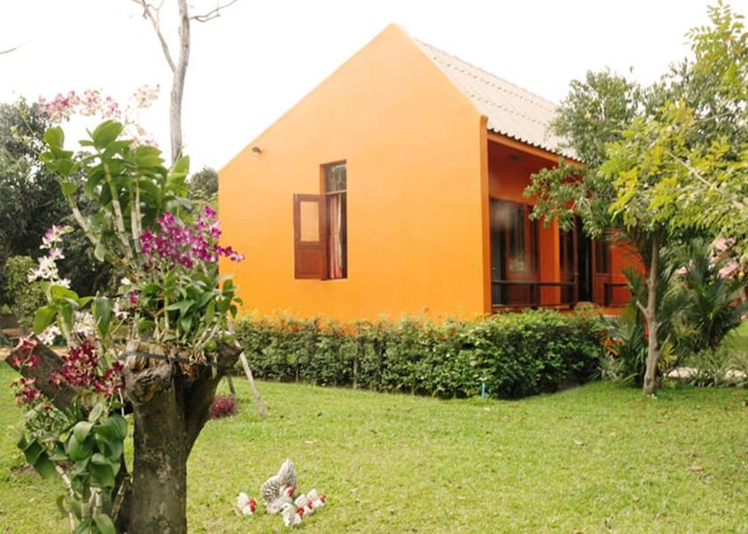 Suphan Buri Doem Bang Nang Buat Property Grounds