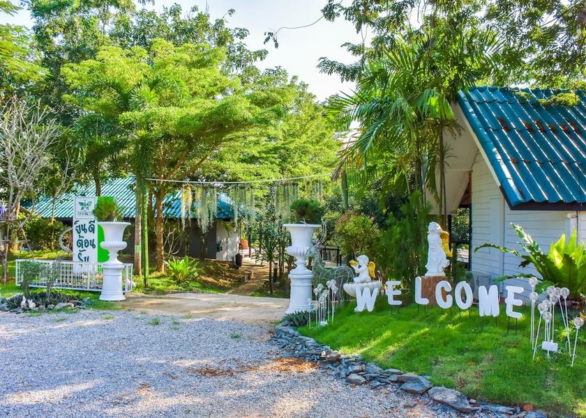 Phetchaburi Kaeng Krachan Exterior Detail