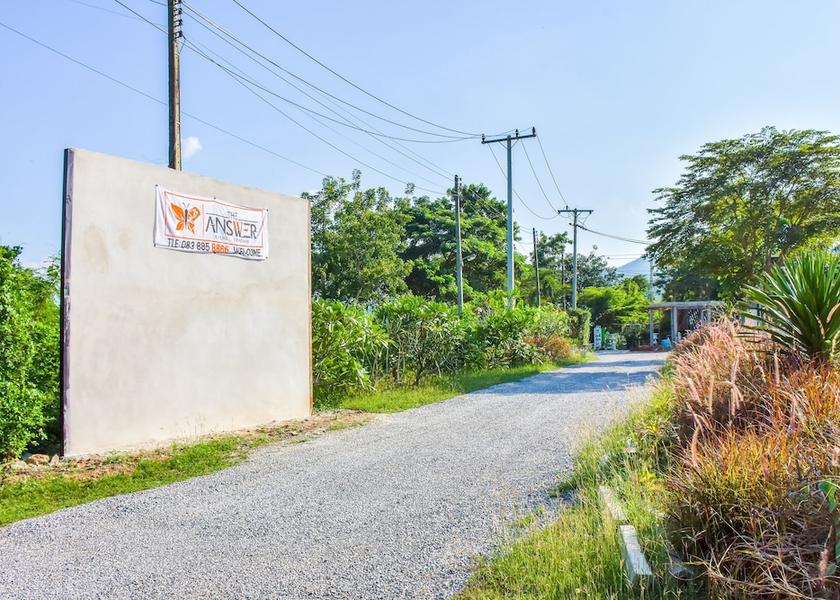 Phetchaburi Kaeng Krachan Exterior Detail
