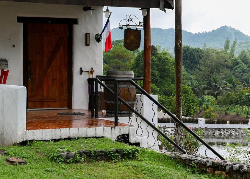 Ratchaburi Suan Phueng Exterior Detail