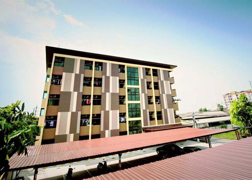 Bangkok Lam Luk Ka Facade