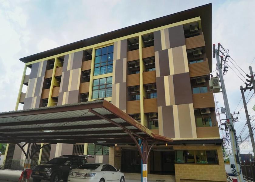 Bangkok Lam Luk Ka Exterior Detail