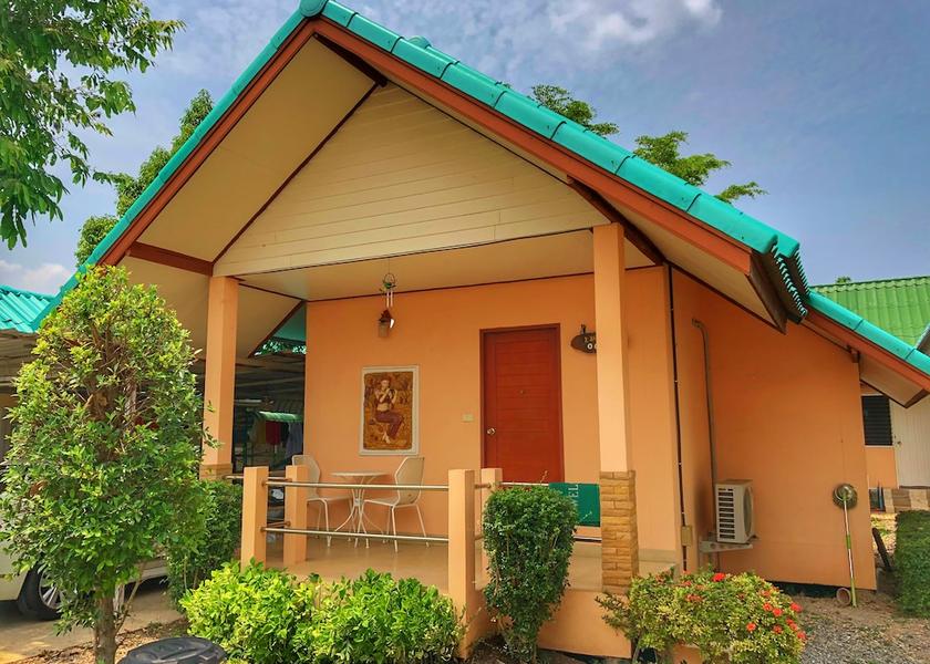 Lop Buri Phatthana Nikhom Terrace/patio