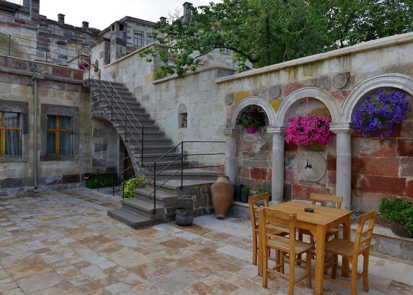Nevşehir Avanos Courtyard