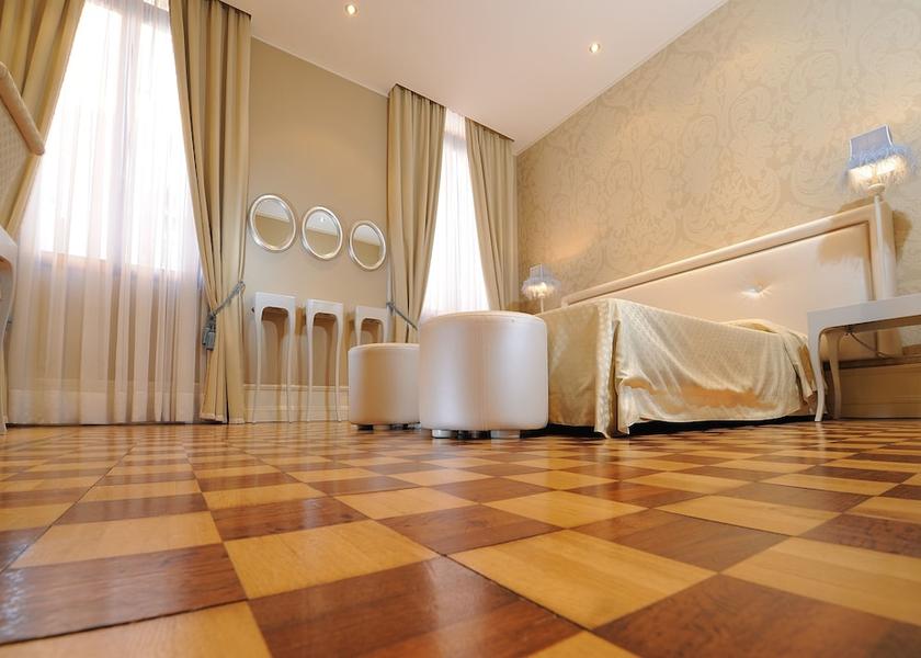 Veneto Venice Room