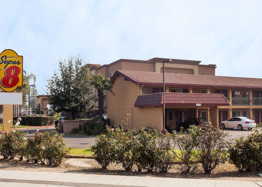 California Visalia Exterior Detail