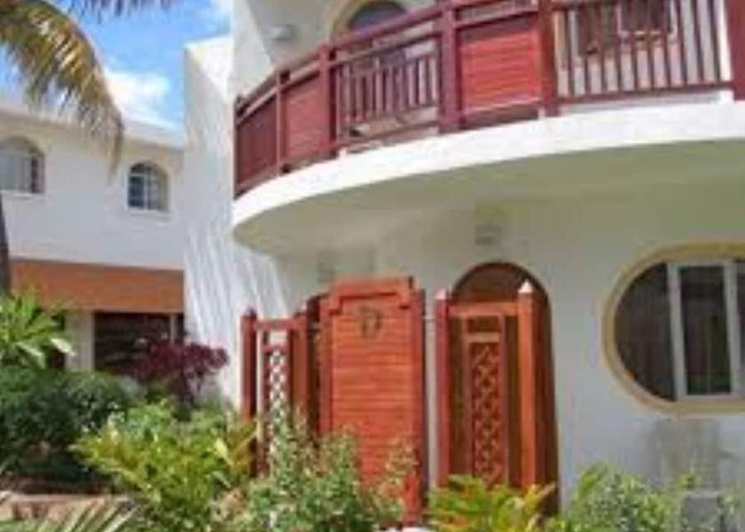 MU Flic-en-Flac Exterior Detail